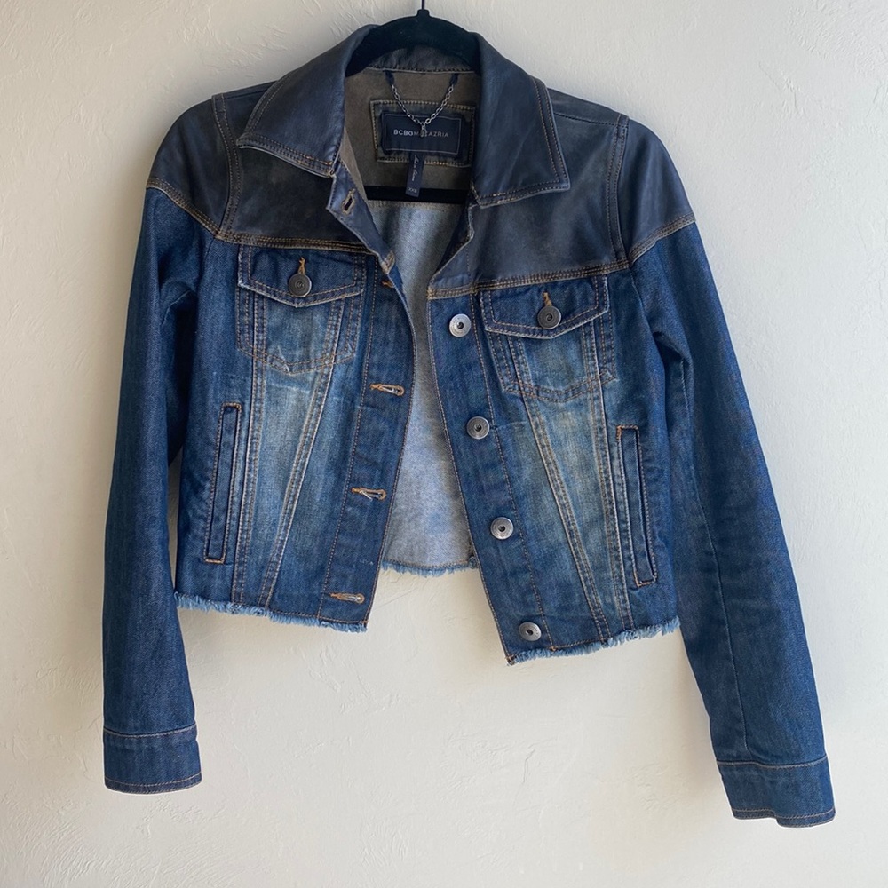 Jean jacket with leather shoulders